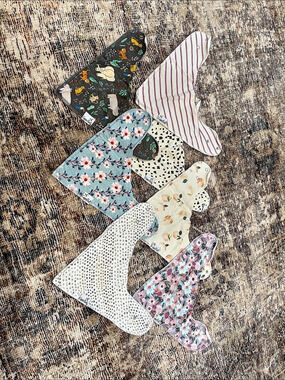 Copper Pearl Bandana Bib Set Floral Blue & White x7